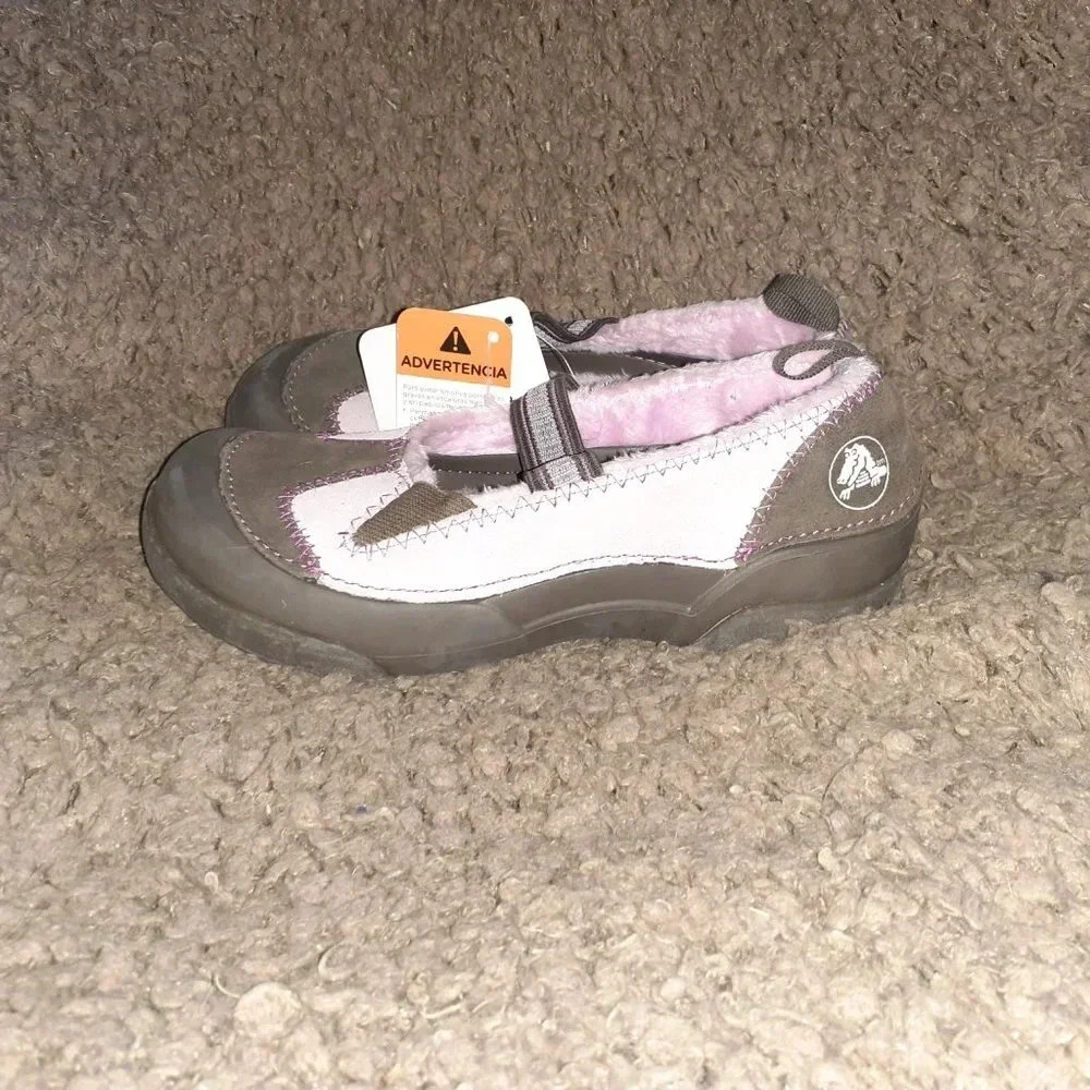 CROCS-Dawson Mary Jane Girl’s Shoes-Brown/Pink Suede-Faux Fur Lined-Size J3-NWT - Picture 2 of 8
